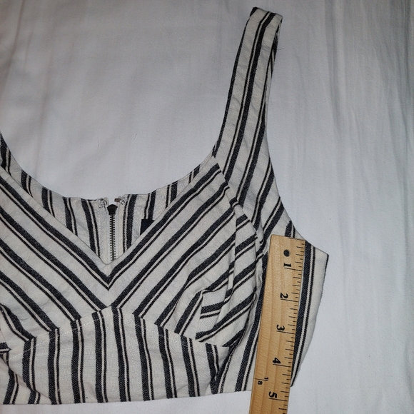 BCBGMAXAZRIA Striped Crop Top NWOT - Picture 10 of 13